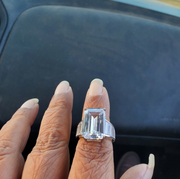 Angelina Jolie - Picture 8 of 8